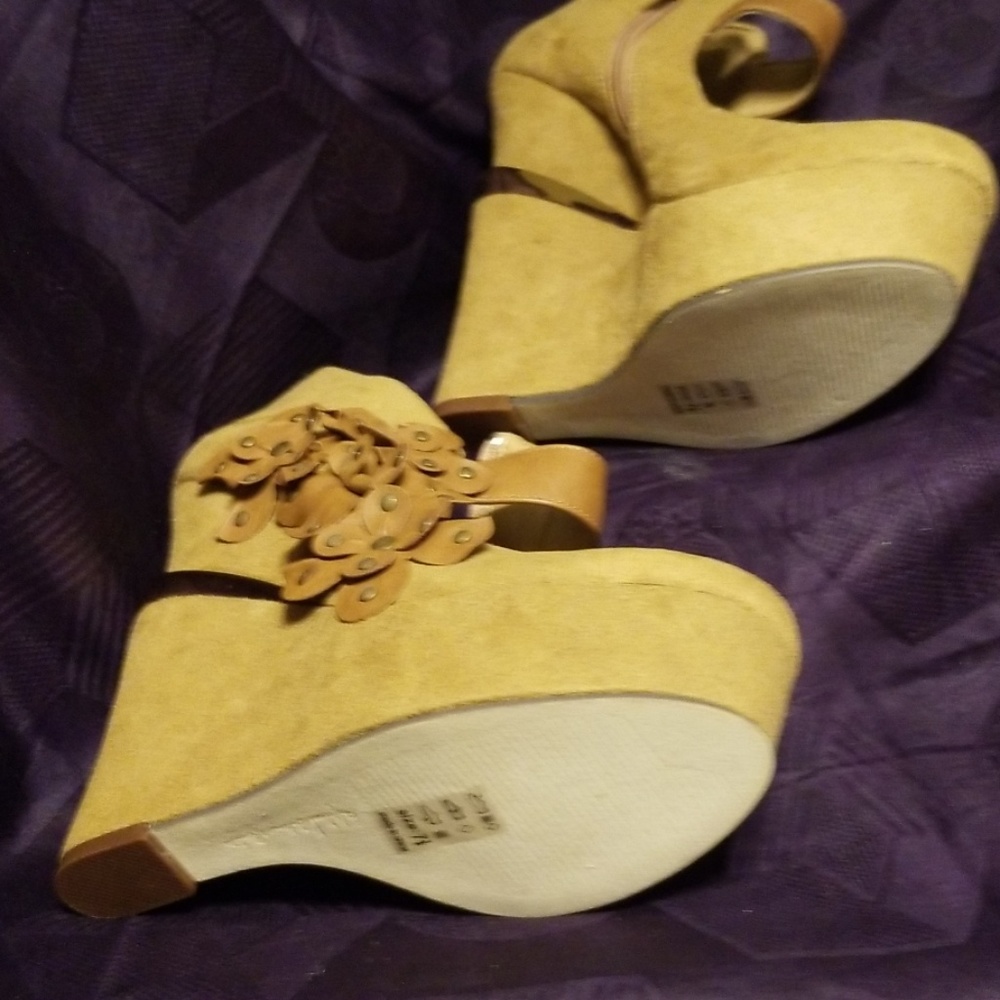 Shoes: Platform - Picture 2 of 4